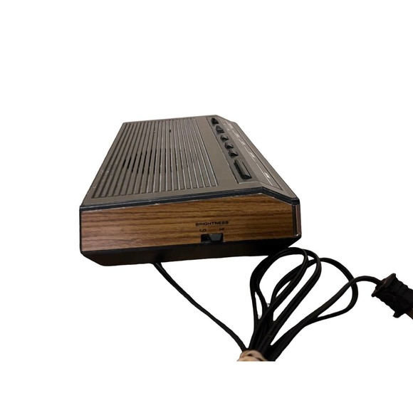 Vintage General Electric GE Alarm Clock Radio Model 7-4642B - Picture 7 of 10